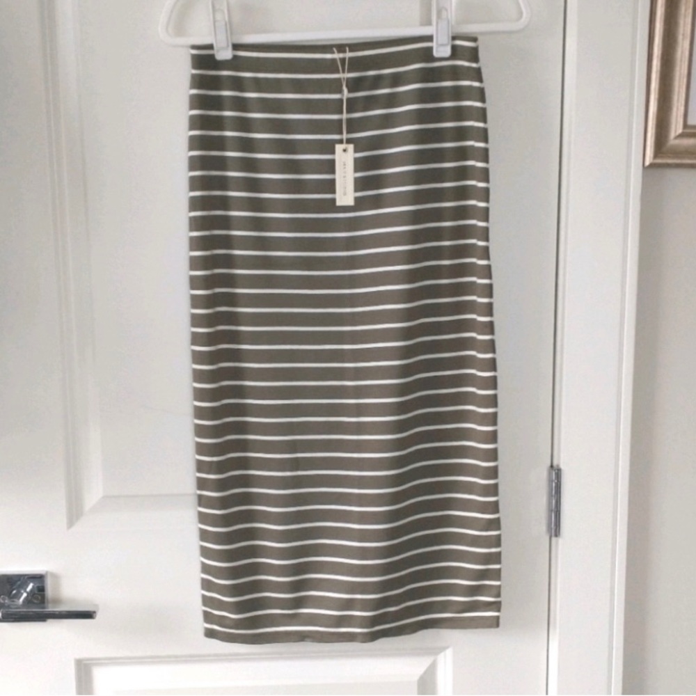 Max Studio Green Skirt